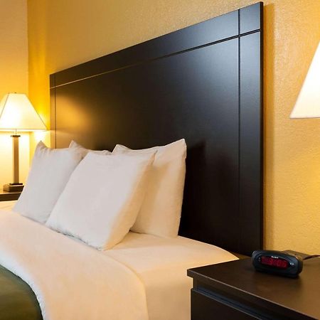 Quality Inn At Arlington Highlands Екстериор снимка