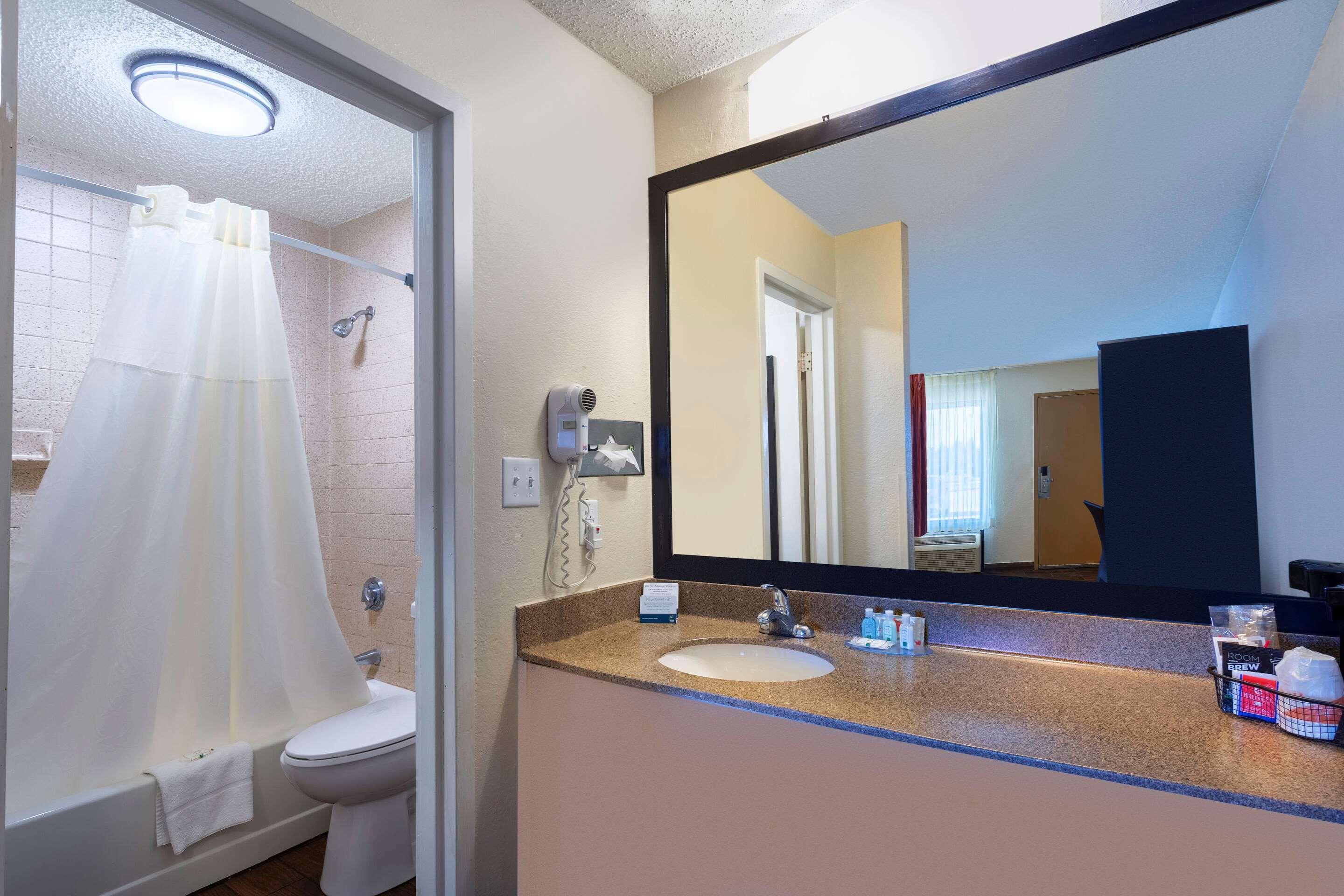 Quality Inn At Arlington Highlands Екстериор снимка