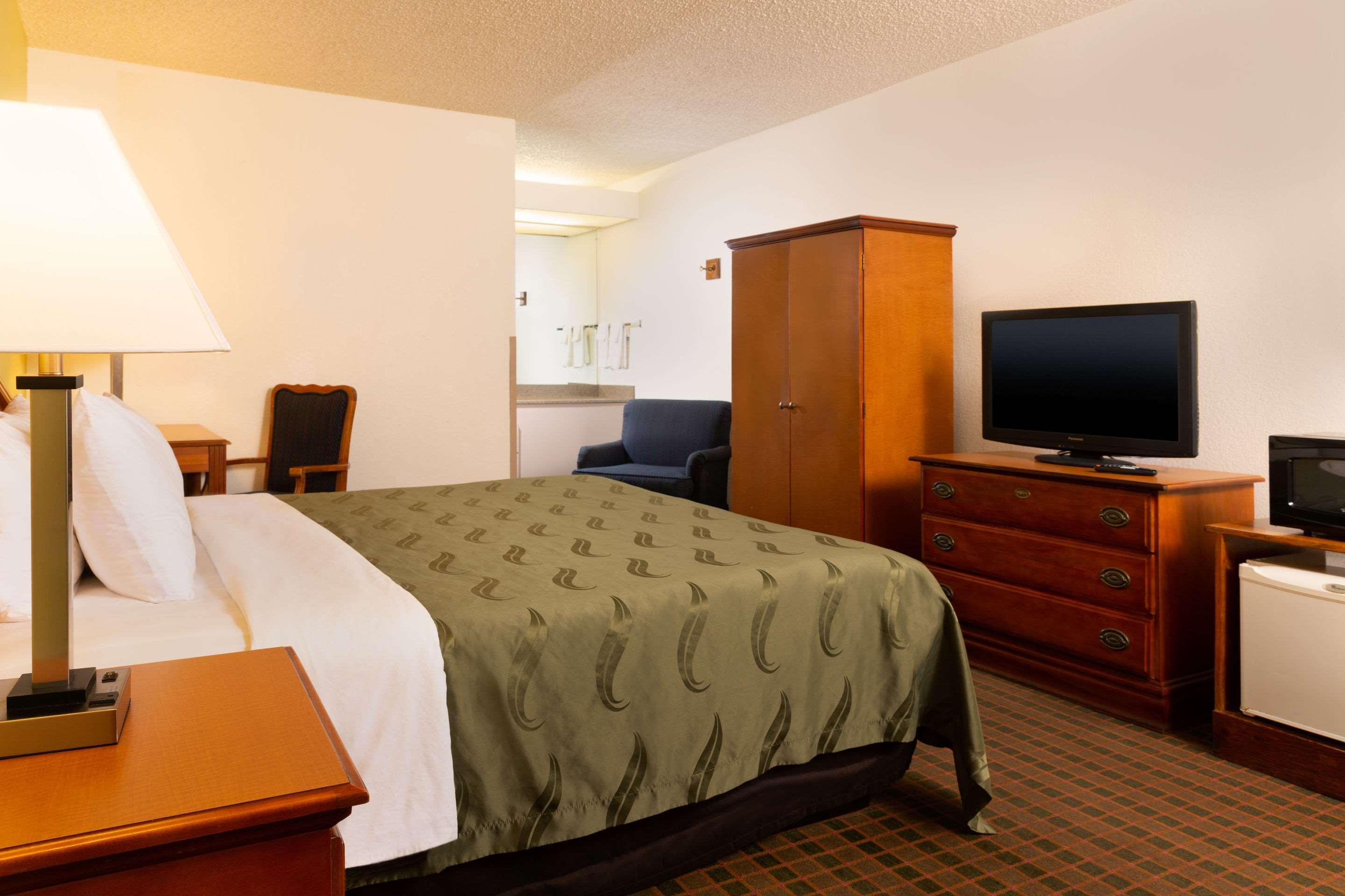 Quality Inn At Arlington Highlands Екстериор снимка