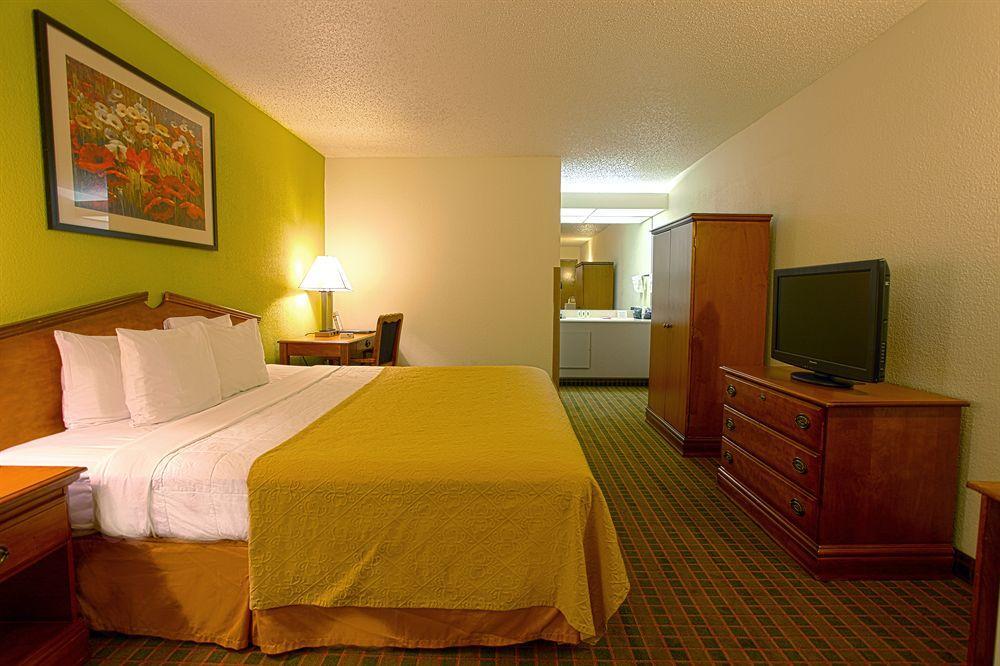 Quality Inn At Arlington Highlands Екстериор снимка