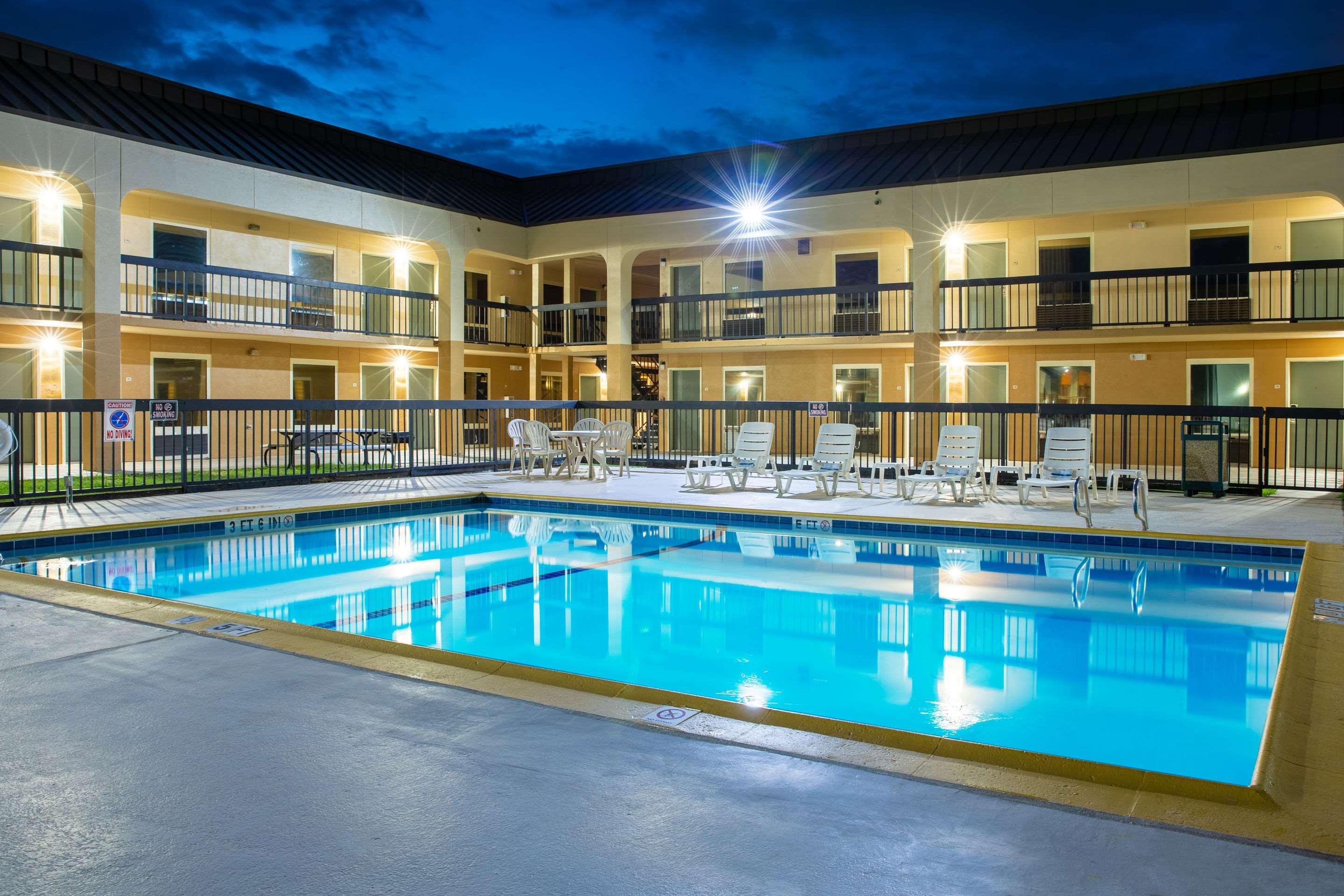 Quality Inn At Arlington Highlands Екстериор снимка