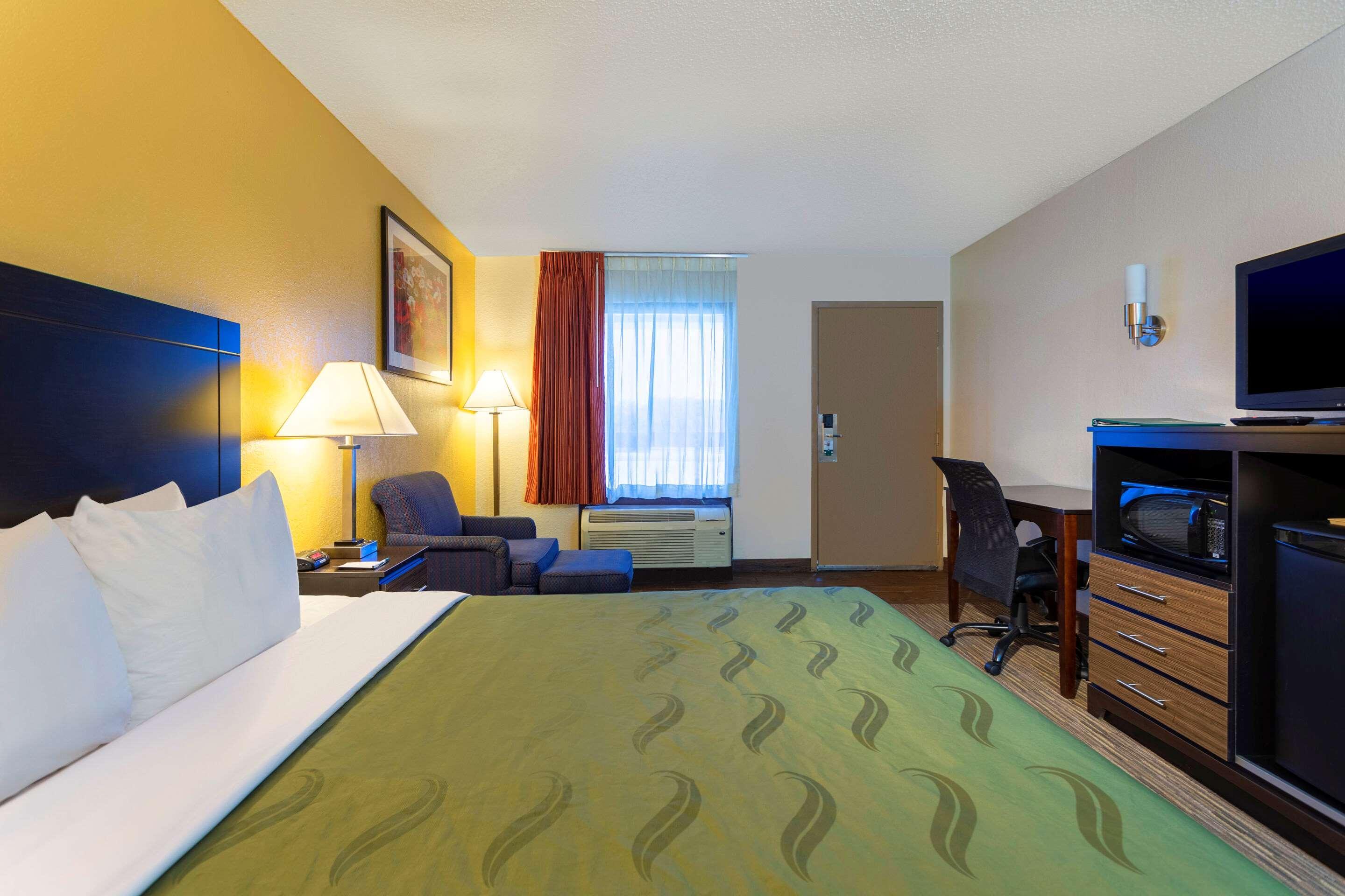 Quality Inn At Arlington Highlands Екстериор снимка
