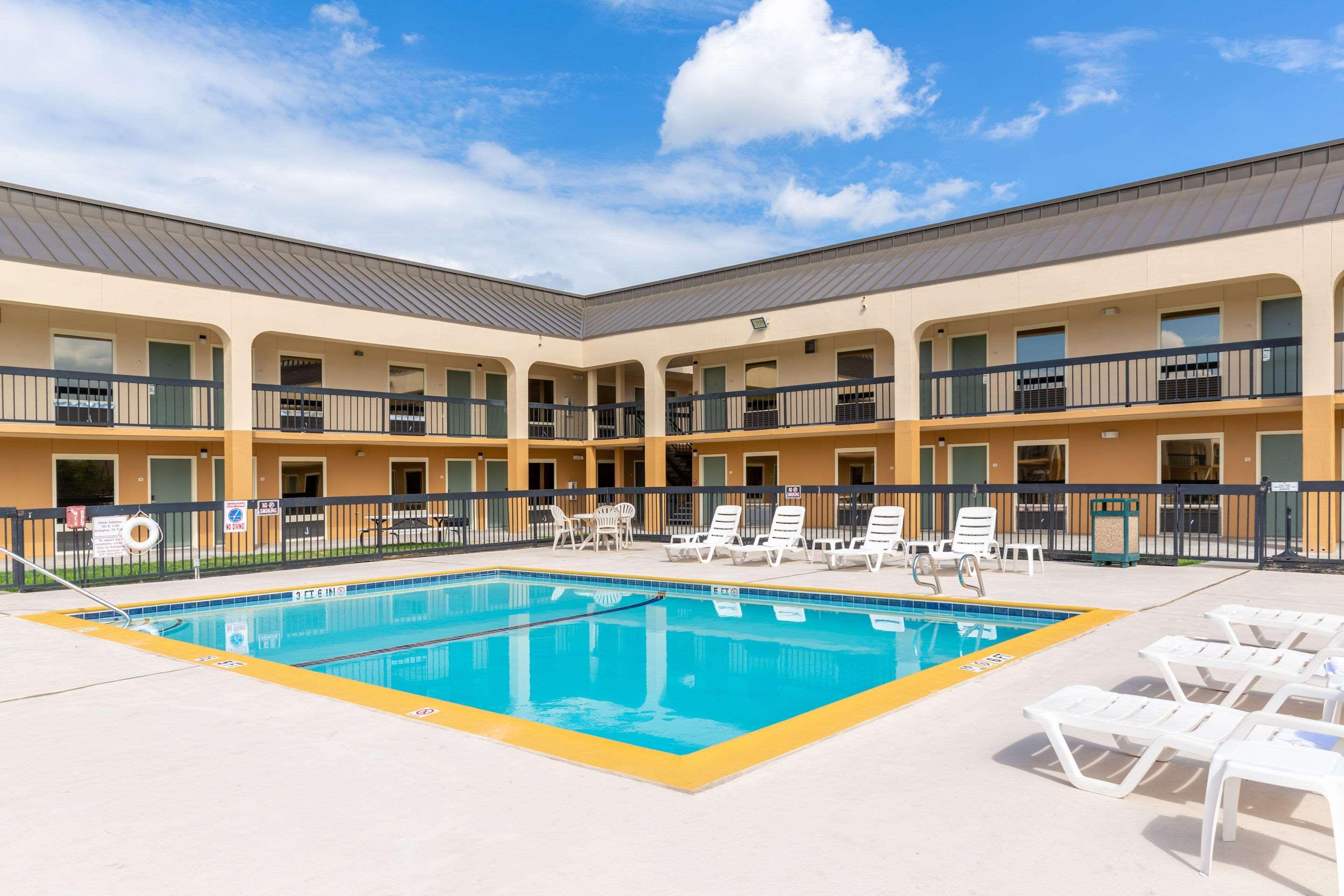 Quality Inn At Arlington Highlands Екстериор снимка