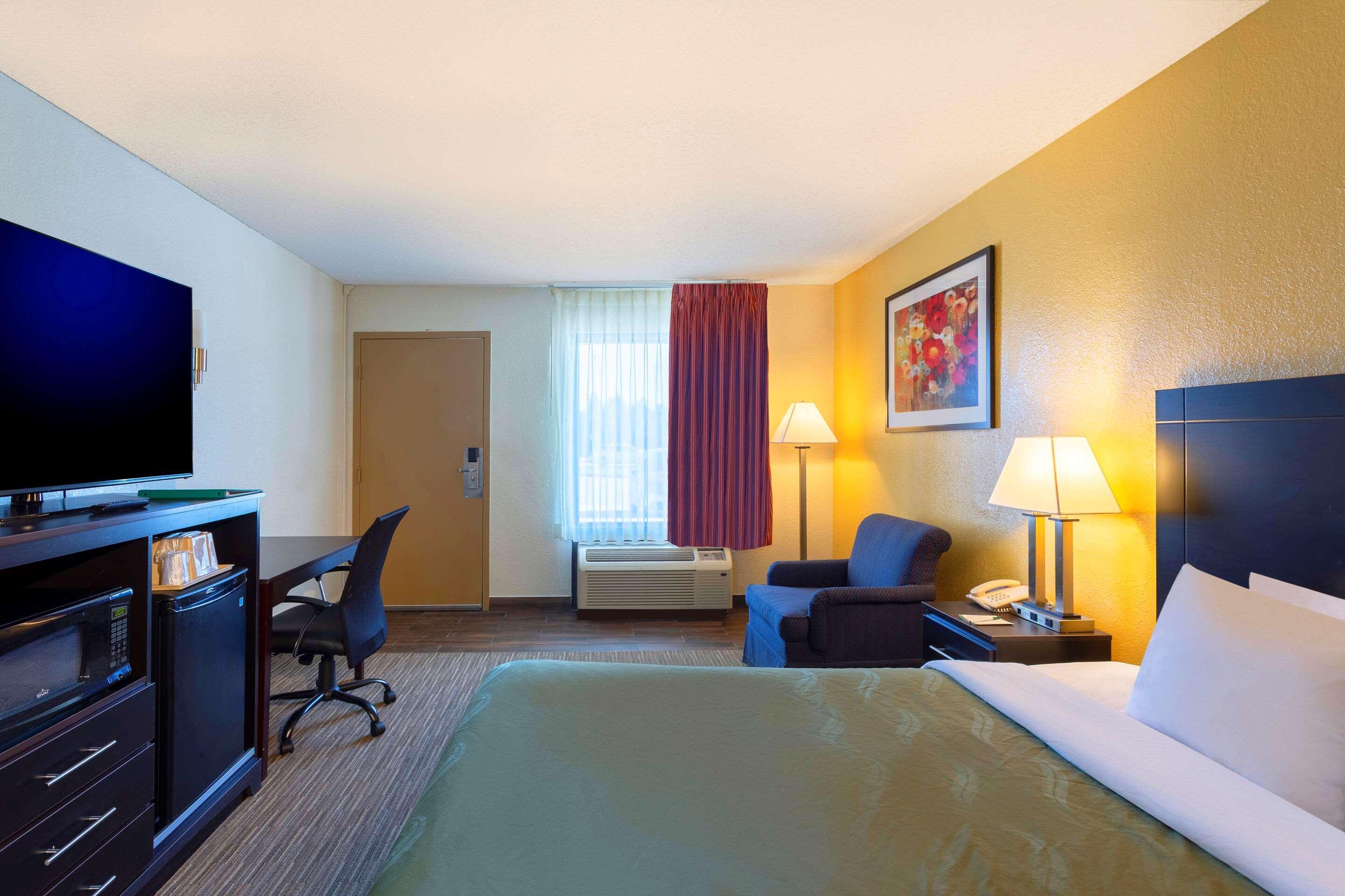 Quality Inn At Arlington Highlands Екстериор снимка