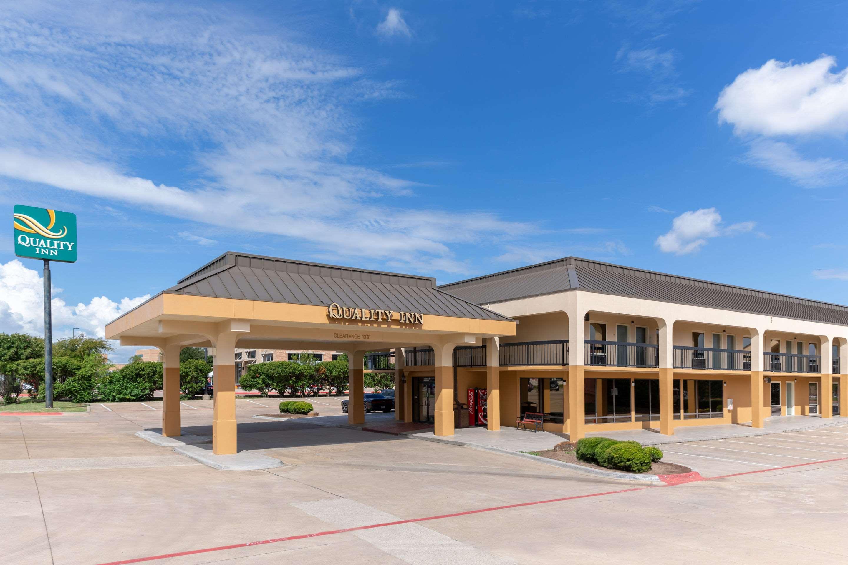 Quality Inn At Arlington Highlands Екстериор снимка